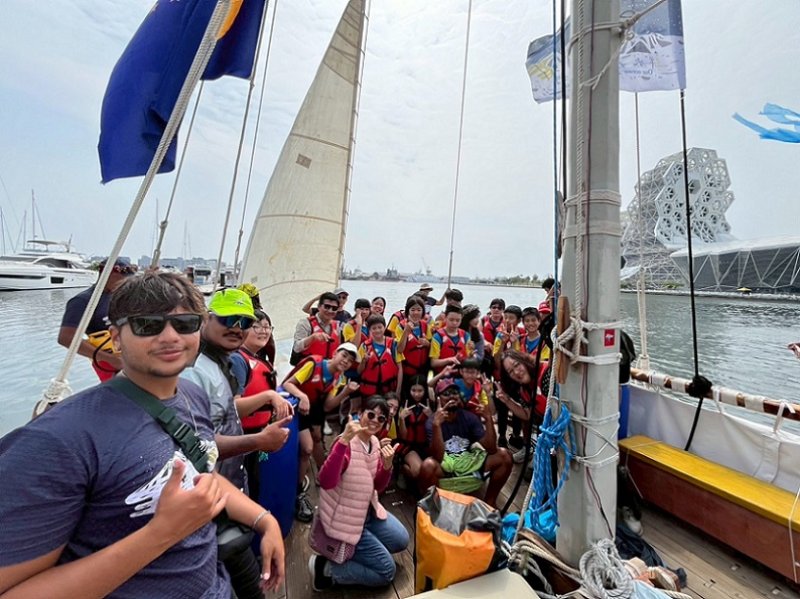 2026/03/10前金國小師生登帛琉雙體船「無私分享號」 體驗跨國交流與港灣走讀