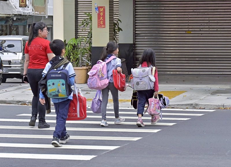 2026/03/19楠梓莒光國小周邊道路改善完工  守護通學安全 