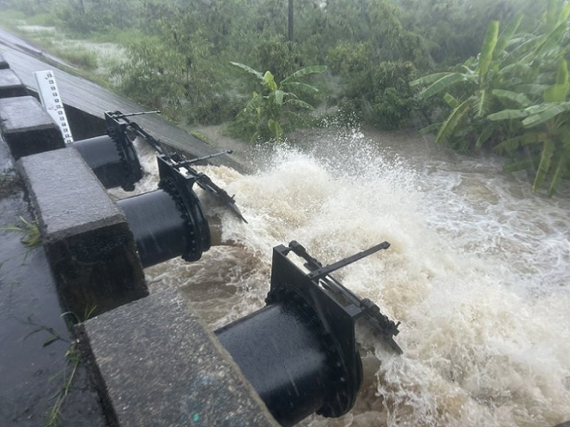 2026/06/25米克拉颱風外圍環流引進大豪雨 旗山等地區抽水站全力應變持續運作