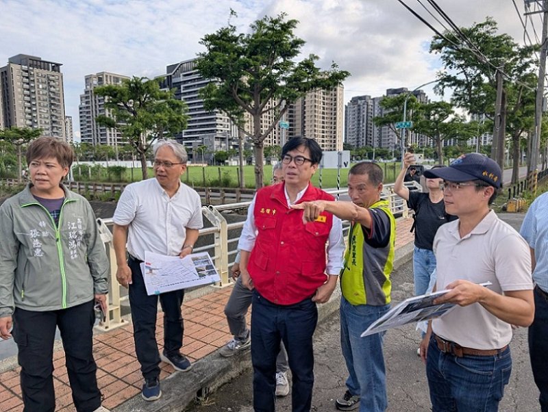 2026/06/28陳其邁市長今視察田寮、鳥松及大寮積淹水點 指示水利局加速渠道清疏與低窪跨區治理