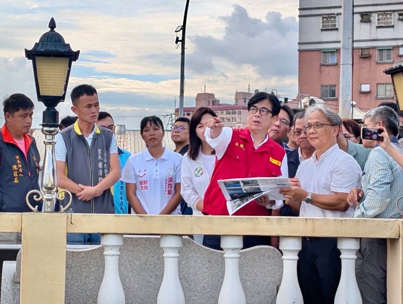 0626雨災後市長陳其邁巡視農災