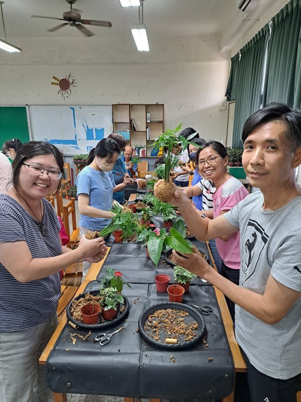 2026/07/08仁武國小暑期攜手教師播下花育種子 打造校園療癒綠生活