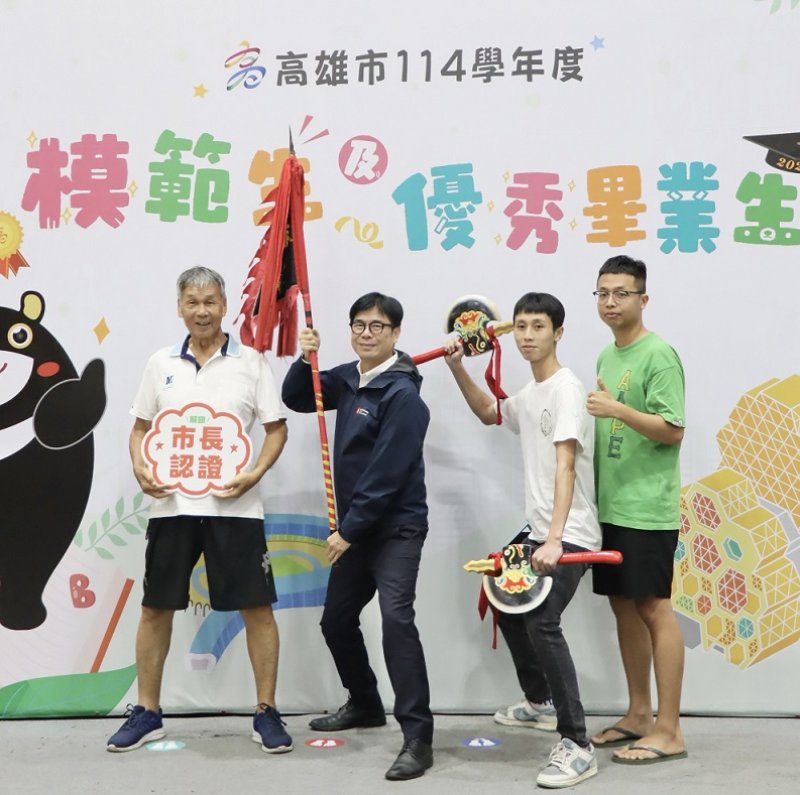 2026/07/22高雄市模範生、市長獎畢業生與市長大岡山合影  留下青春印記見證努力成果