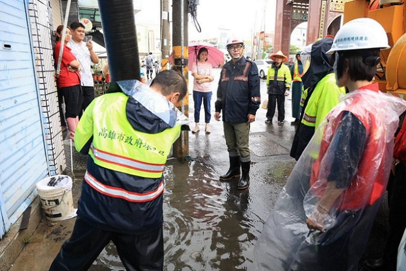 2026/08/24超大豪雨強襲高雄 陳其邁馬不停蹄緊盯水情掌握各地災情  
