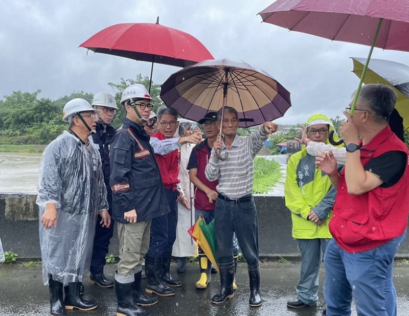 2026/08/24超大豪雨持續警報不斷 陳其邁市長陪同經濟部賴建信次長視察田寮月世界增佈移動式抽水機